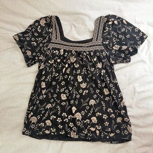 Beautiful baby doll top in black and tan